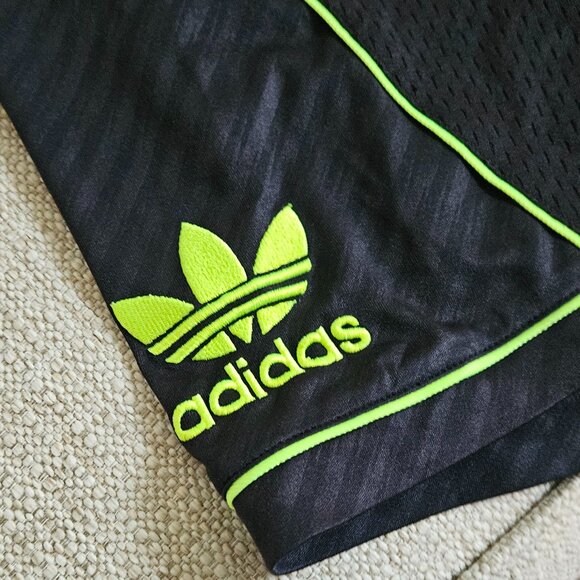 ADIDAS LeBron James Miami Heat *LIMITED EDITION* JERSEY and SHORTS SET - Picture 11 of 14